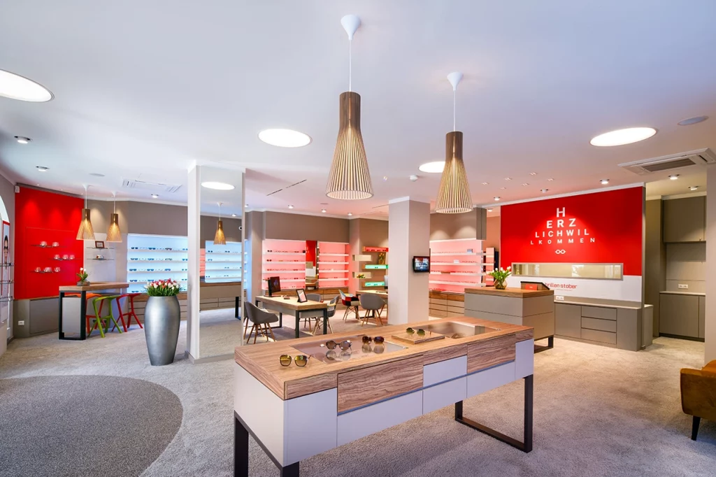 Brillen Stober Team Weiden Petra Jüttner Brillen Stober Stefan Jüttner Augenoptiker Weiden Werkstatt Brillen Stober Optiker Weiden Geschäft Innenansicht