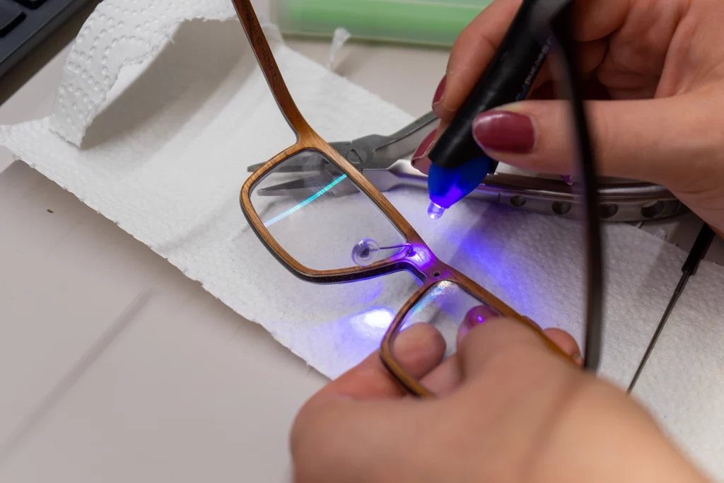 Brillen Stober Team Weiden Petra Jüttner Brillen Stober Stefan Jüttner Augenoptiker Weiden Werkstatt Brillen Stober Optiker Weiden Geschäft Innenansicht