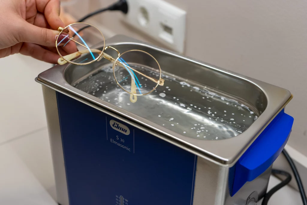 Brillen Stober Team Weiden Petra Jüttner Brillen Stober Stefan Jüttner Augenoptiker Weiden Werkstatt Brillen Stober Optiker Weiden Geschäft Innenansicht