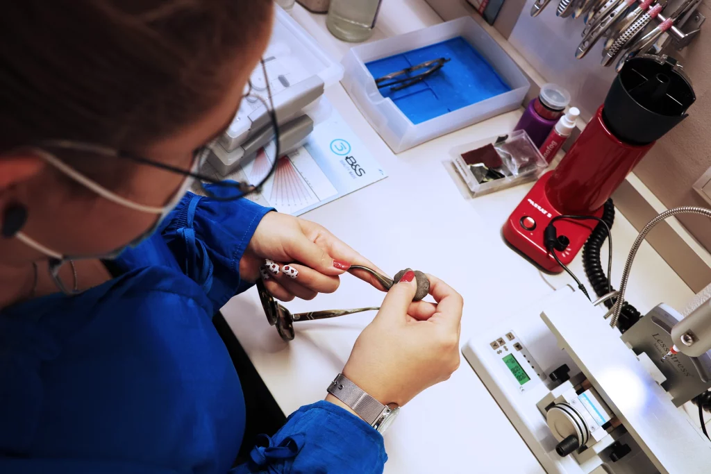 Brillen Stober Team Weiden Petra Jüttner Brillen Stober Stefan Jüttner Augenoptiker Weiden Werkstatt Brillen Stober Optiker Weiden Geschäft Innenansicht