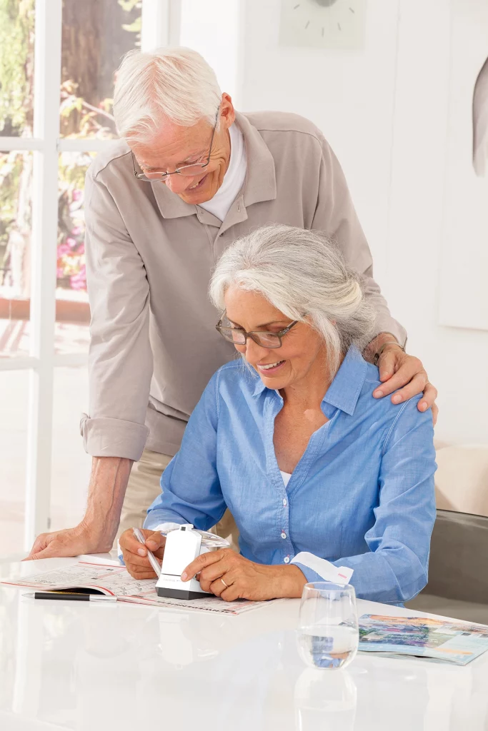 Vergrößernde Sehhilfen Brillen Stober Weiden Elektronische Lupen Optiker Weiden Bildschirmlesegerät Sehhilfe Weiden Sehhilfen für Senioren Brillen Stober Low Vision Beratung Optiker Weiden