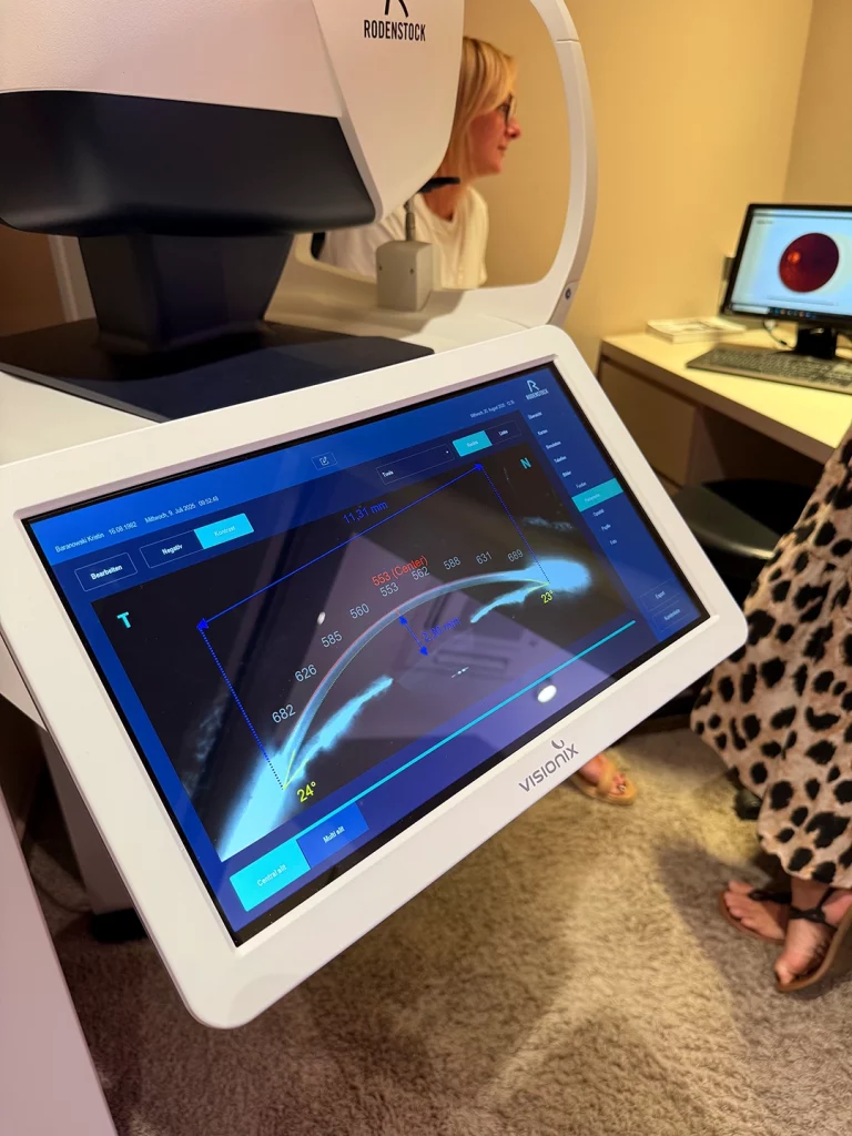 Brillen Stober Team Weiden Petra Jüttner Brillen Stober Stefan Jüttner Augenoptiker Weiden Werkstatt Brillen Stober Optiker Weiden Geschäft Innenansicht